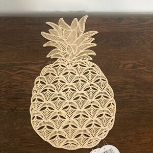 NWT- Set of 4- Gold Cut Out- Pineapple 🍍 Shaped Placemats- Indoor/Outdoor
